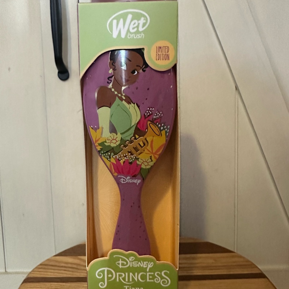 Disney Princess Wet Hairbrush - Original Detangler - Tiana  NEW In Box
